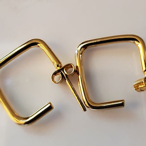 Square Hoops Gold Tone - Picture 6 of 6